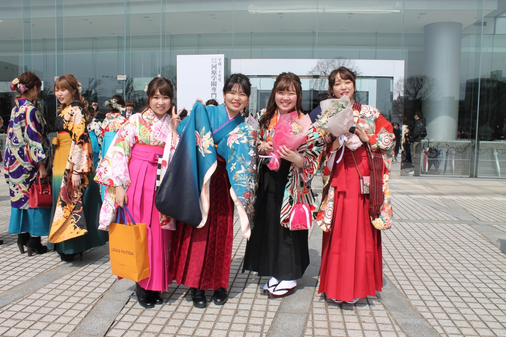19 3 12 祝 卒業式がひめぎんホールで行われました 西日本最大級の総合学園グループ 学校法人河原学園 愛媛県松山市